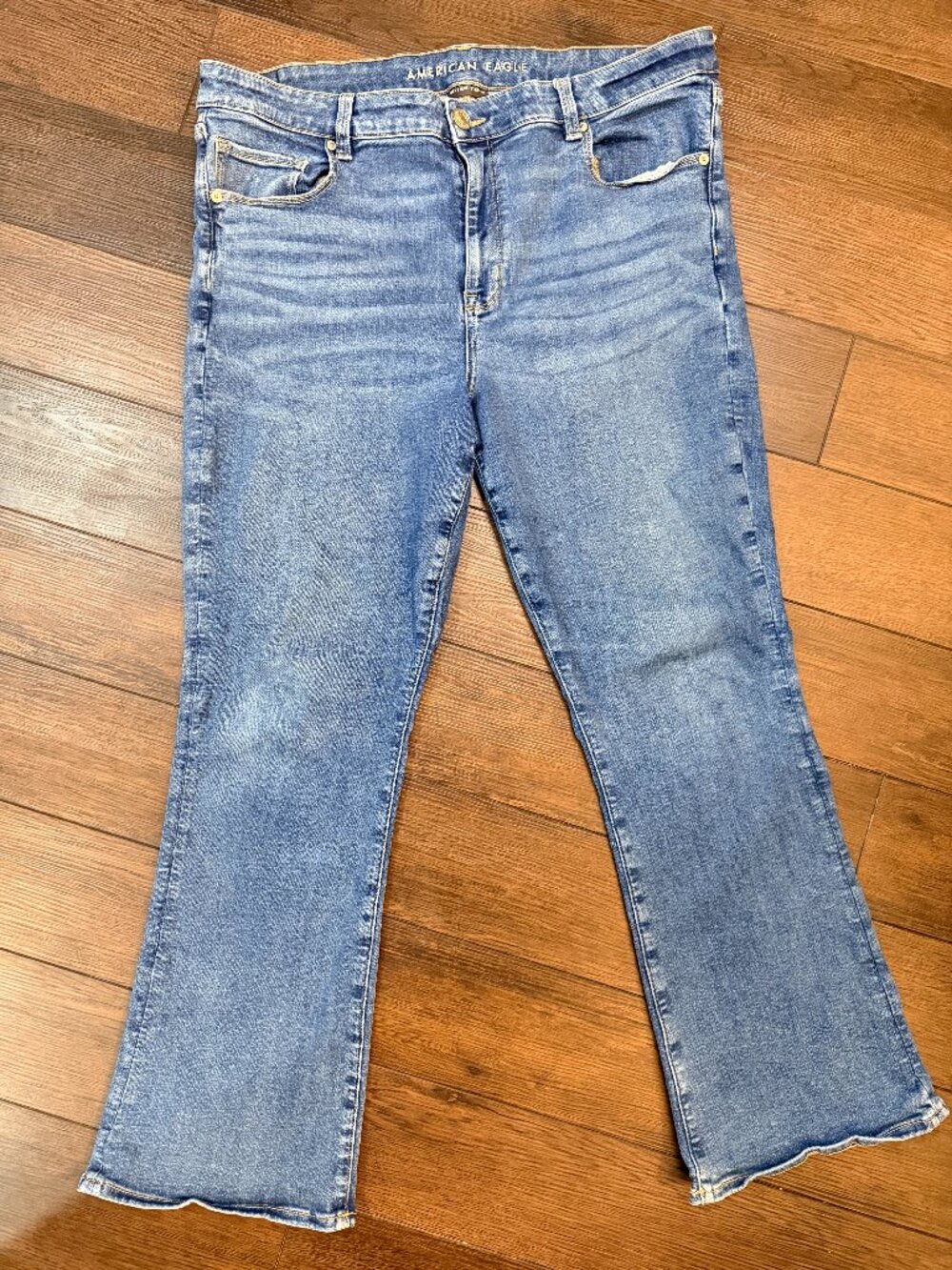 American Eagle Next Level Stretch Light Wash Bootcut Jeans – Size 18 Short